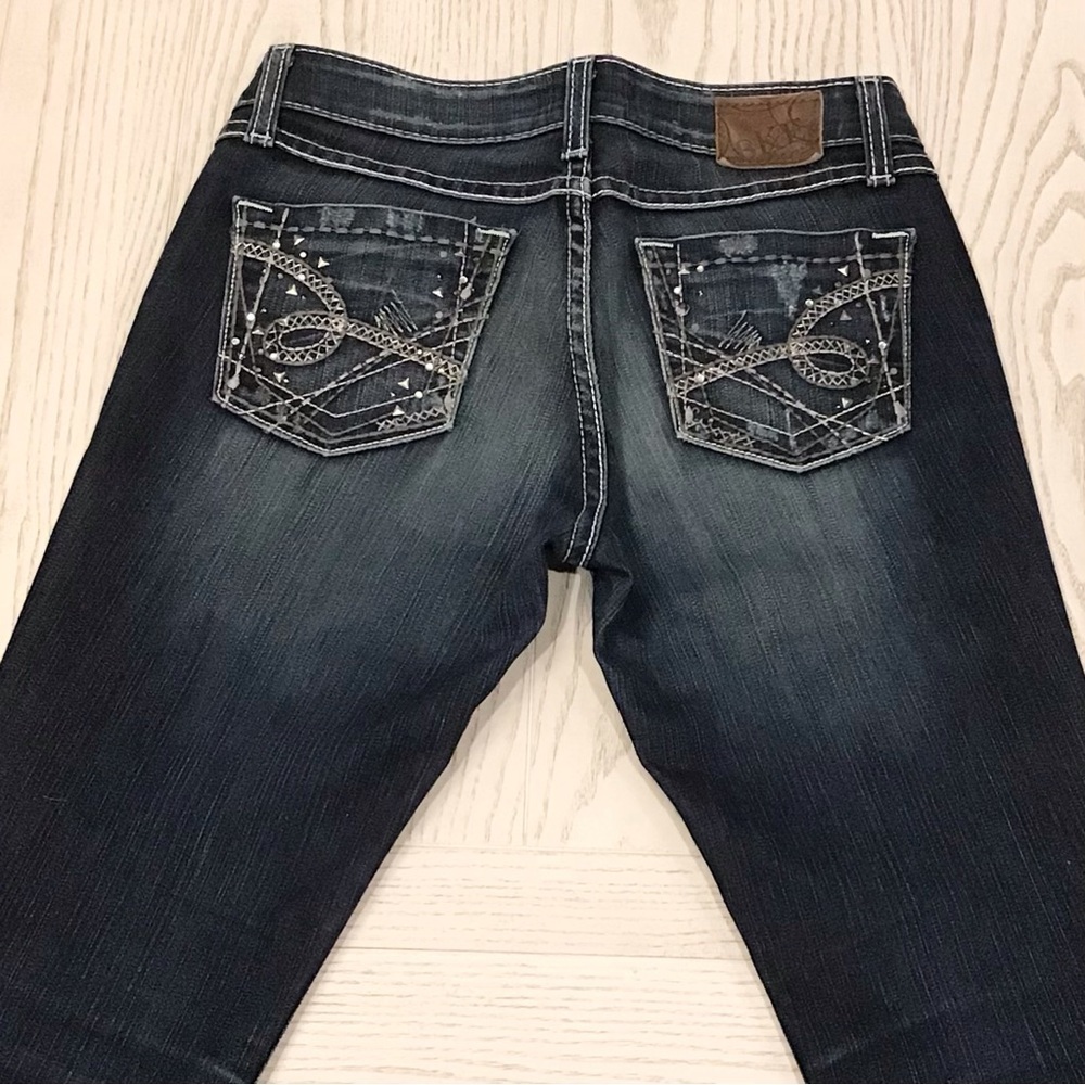 BKE 26 Sabrina Mid Rise Skinny Women’s Jeans Hemmed 30” Inseam Embroidered